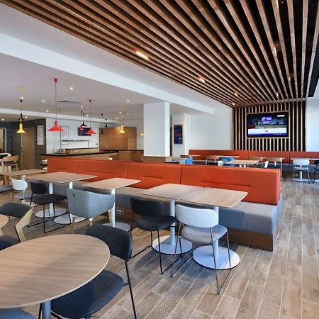 Express By Ihg Hotel
